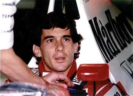 Duelli trionfi brividi: 20 anni fa l'addio al divino Senna