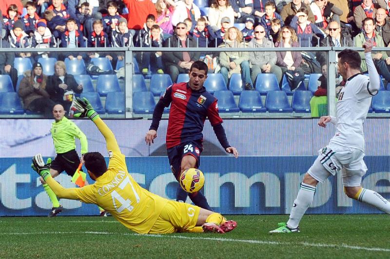 Il gol del vantaggio per il Genoa contro il Parma, Yago Falque su passaggio di Borriello.