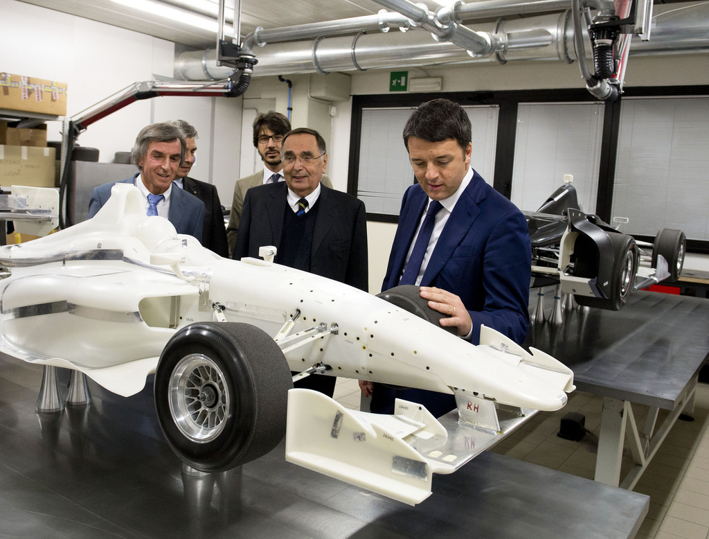 Gian Paolo Dallara con il Presidente del Consiglio dei Ministri Matteo Renzi durante la visita allo stabilimento “Dallara Automobili Spa” di Varano de’ Melegari 20 novembre 2014