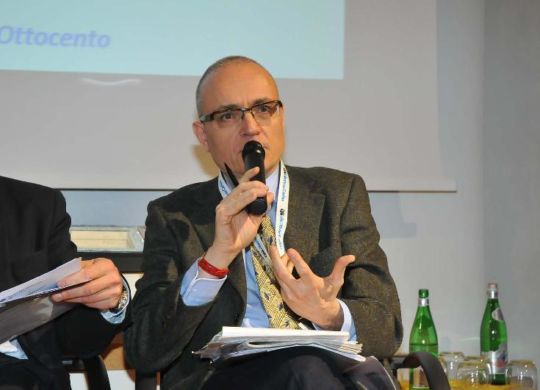 Luigi Manfredi, reggiano, è caposervizio di Carlino Reggio e corrispondente del Corriere della Sera. Per anni ha lavorato a Bologna, alla redazione internet, e prima a Rovigo, come caposervizio.