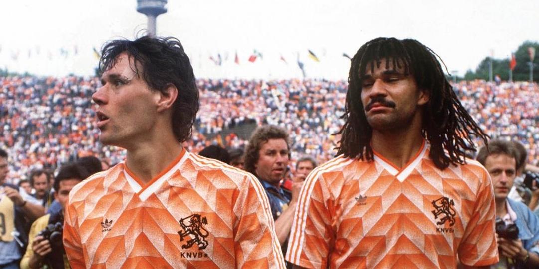 (da sinistra) Marco Van Basten e Ruud Gullit artefici della vittoria olandese agli Europei 1988