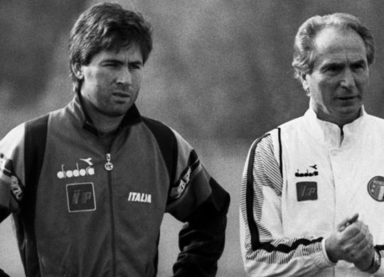 Azeglio Vicini con Carlo Ancelotti durante un allenamento della nazionale (Lapresse)