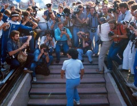 Assocalciatori.it e Il Calciatore. Diego Maradona, la scomparsa di un mito
