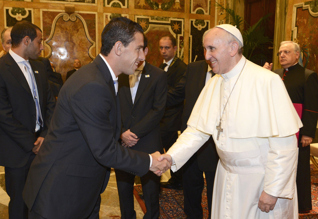 Carlos Tevez con S.S. Papa Francesco 