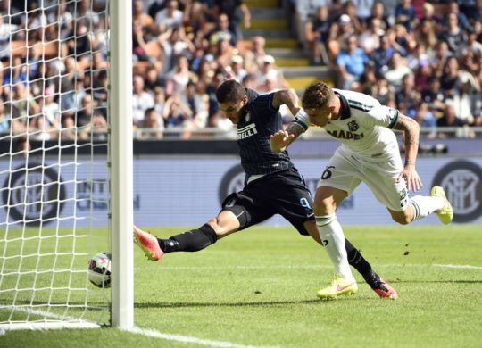 Una delle tre reti di Icardi, durante Inter-Sassuolo della scorsa stagione, terminata con la goleada dei nerazzurri, 7-0 il risultato
