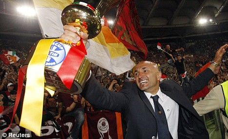 Luciano Spalletti festeggia la vittoria della Coppa Italia 2007-2008 della sua Roma