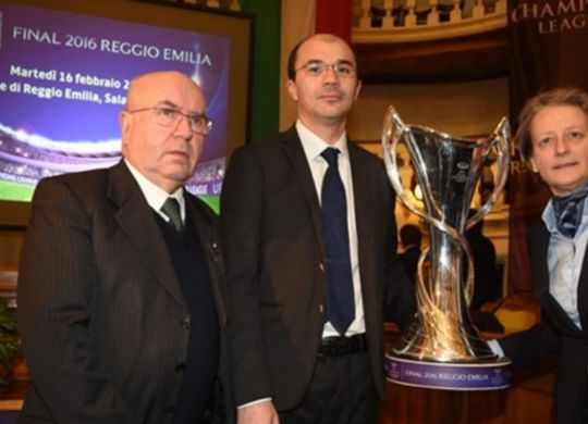 Da sinistra, il presidente Tavecchio, il sindaco di Reggio Vecchi e il capo del calcio femminile nella Uefa