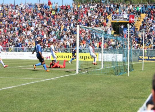 Uno dei gol di Lores Varela al Pordenone