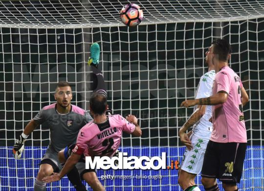 PALERMO, ITALY - AUGUST 21: Roberto Vitiello of Palermo in action  during the Serie A match between US Citta di Palermo and US Sassuolo at Stadio Renzo Barbera on August 21, 2016 in Palermo, Italy.  (Photo by Tullio M. Puglia/Getty Images)
