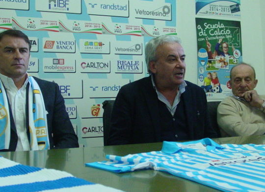 Da sinistra mister Semplici, Il presidente Mattioli e il patron Colombarini (estense.com)