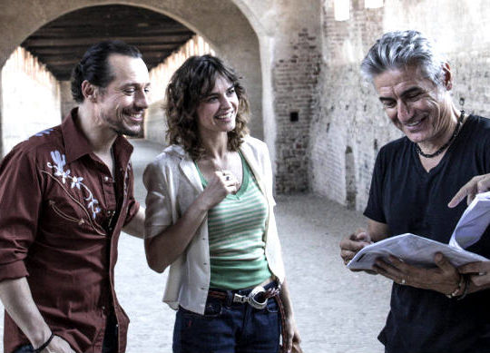 Luciano Ligabue con Stefano Accorsi e Kasia Smutniak (comingsoon.it)