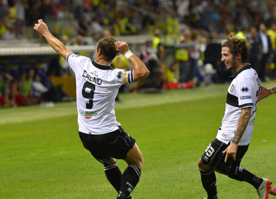 Calaiò esulta dopo il gol che ha regalato i tre punti al Parma (parmacalcio1913.com)