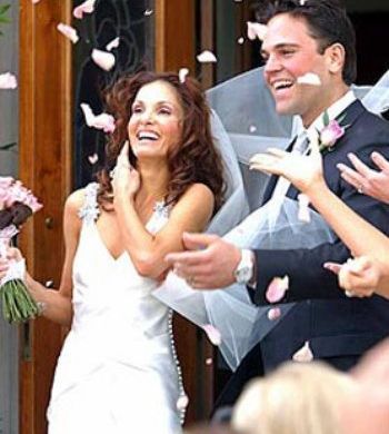 Alicia Rickter nel giorno del matrimonio con Mike Piazza (fabwags.cm)