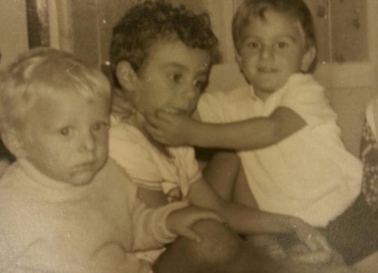 Eusebio bambino, con i fratelli. (www.gianlucadimarzio.com)