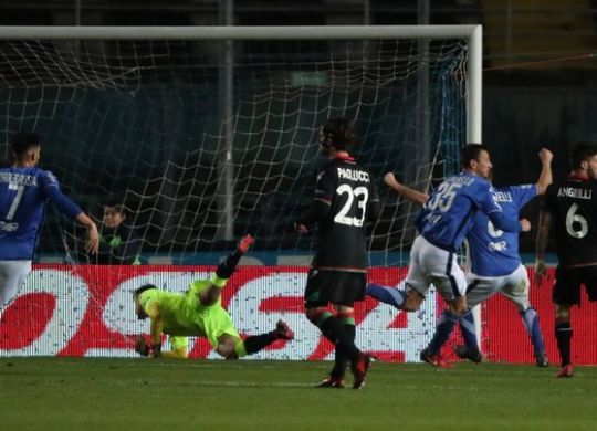 Gastaldello segna il primo gol per il Brescia (fotolive)