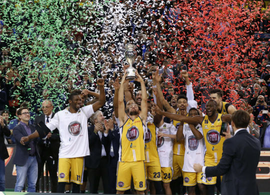 I festeggiamenti a fine gara (tuttosport.com)