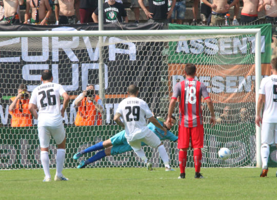 Il gol di Litteri per il momentaneo 1-1 tra Cremonese e Venezia (Rastelli/lapresse)